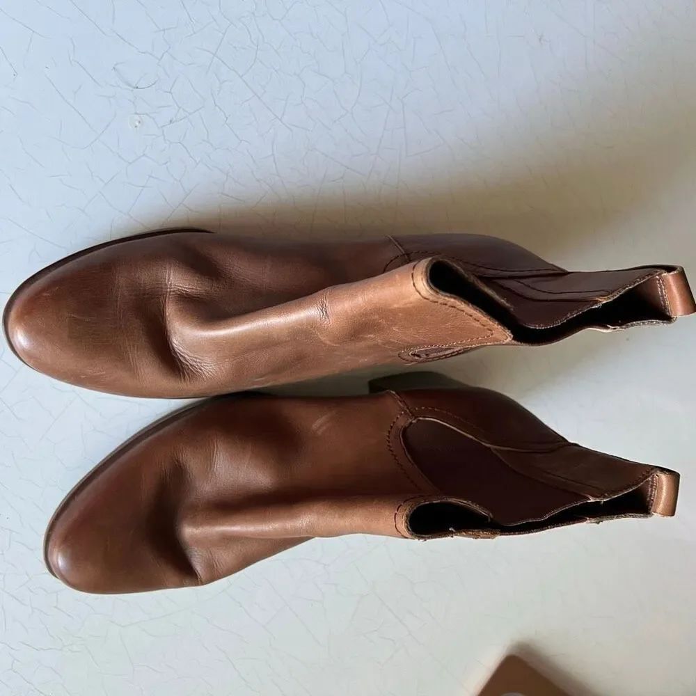 Naturalizer Dallas ankle booties in a brown leather finish